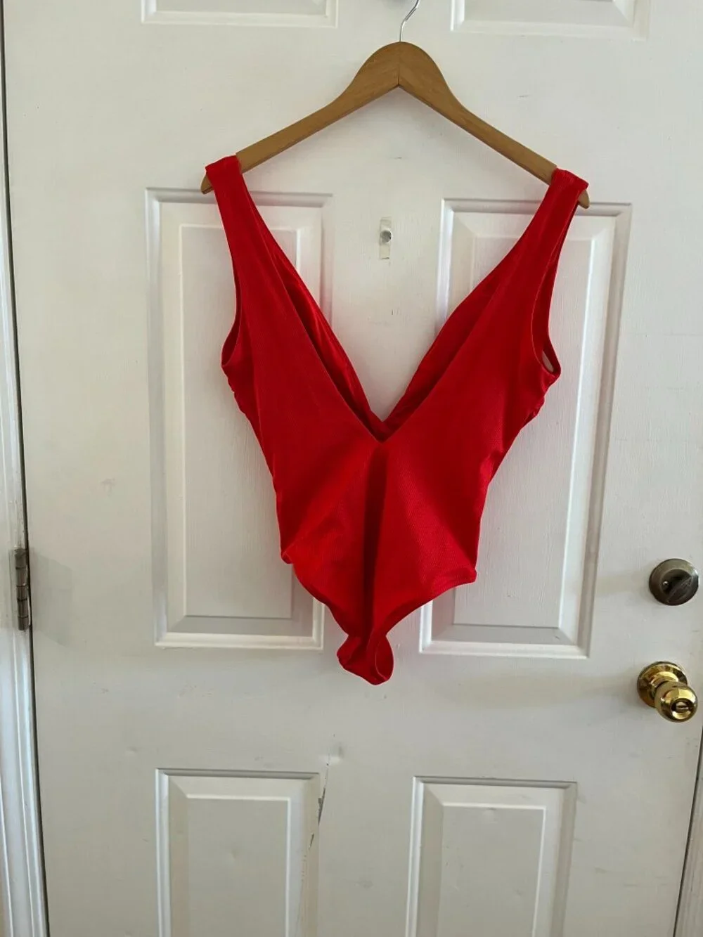 Victoria's Secret Woman's Red Twist Plunge One-Piece Swimsuit Sz Med